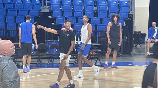 Former Indiana St. & Texas wing Julian Larry joins the Billikens for practice Former Indiana St. & Texas wing Julian Larry joins the Billikens for practice